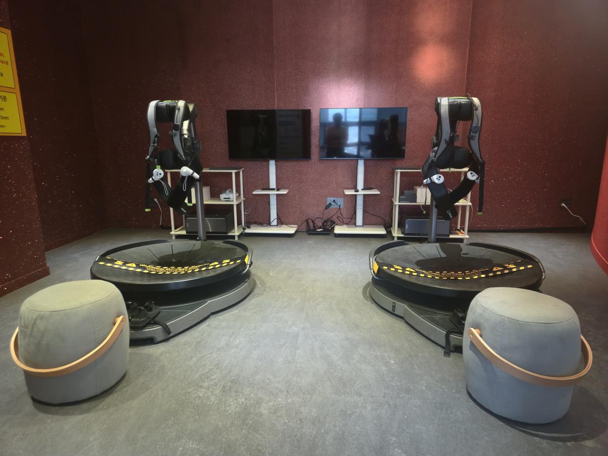 여주시 청소년수련관에 설치된 Omni One 2대
