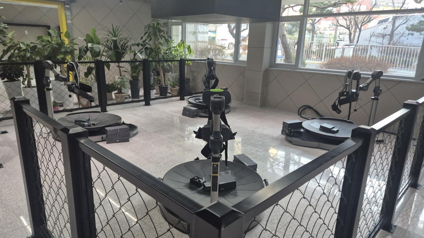 청주공업고등학교에 설치된 Omni One 4대 VR 존